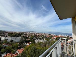 Appartement spacieux avec vue imprenable, parking privé - FR-1-319-374