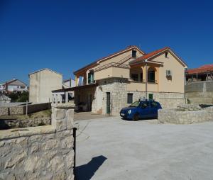 Appartement Lemi Mit Meerblick - 3hvězdičkové hotely ve městě Ražanac