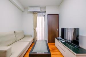 Modern Look and Homey 2BR Transpark Cibubur Apartment near Mall By Travelio