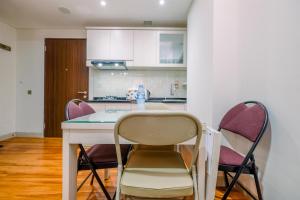 Modern Look and Homey 2BR Transpark Cibubur Apartment near Mall By Travelio