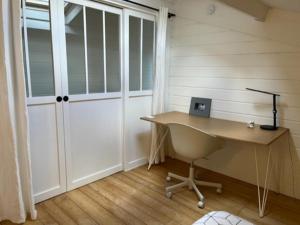Maisons de vacances Gite authentique avec cheminee, terrasse et WiFi en Charente - FR-1-653-119 : photos des chambres
