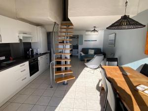 Port Leucate: Appartement T3 Duplex Climatisé, 6 Pers, Face à la Mer, Parking - FR-1-798-53