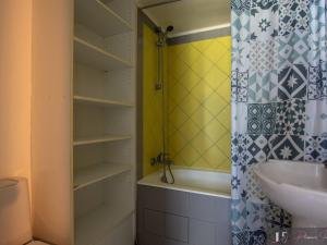 Studio 4 couchages avec terrasse en bord de mer - FR-1-825-25