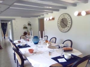 Maison avec piscine privative et jacuzzi à Rouvres-les-Bois - FR-1-591-722