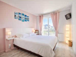 Appartements Appartement a Cabourg avec Balcon et Cuisine Equipee - FR-1-788-57 : photos des chambres