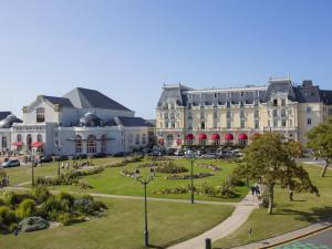 Appartements Appartement a Cabourg avec Balcon et Cuisine Equipee - FR-1-788-57 : photos des chambres