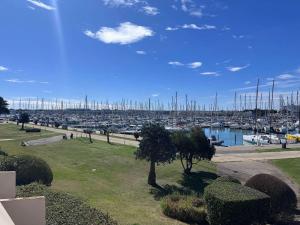 Studio moderne avec climatisation et parking proche plage - FR-1-731-132