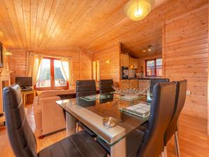 Astbury Falls Escape - A Tranquil Stay in Nature - Pass the Keys