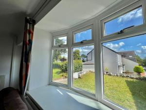 Charming Coastal Cottage Near Mumbles with Garden Pass the Keys