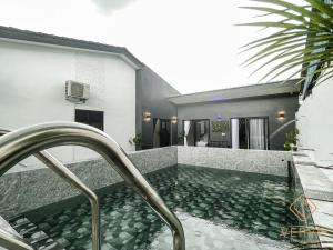 Ipoh C Private Club House by Verve EECH109