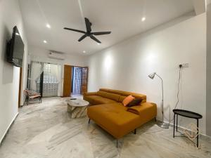 Ipoh C Private Club House by Verve EECH109