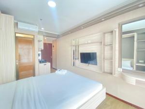 Modern and Cozy Studio Room at Gateway Pasteur Apartment By Travelio