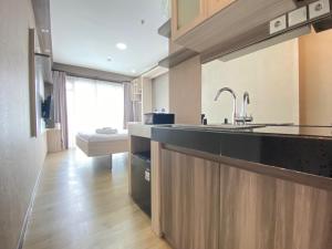 Modern and Cozy Studio Room at Gateway Pasteur Apartment By Travelio