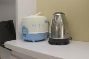 Nice and Comfortable Studio at Bassura City Apartment near Mall By Travelio