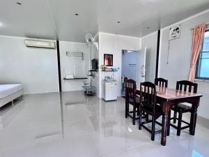 พายเนอรี รีสอร์ท @แหล่มแท่น (Pinery Resort)