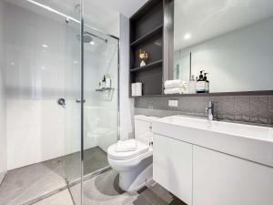 Modern 1BR Apartment with Smart TV and Views