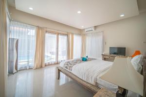 Villa Sumba, Single Room Villa with Private Pool, Outdoor Bathtub, FREE Access to Gym, Onsite SPA, Car-Bike-ATV Rental, Diving and Fishing