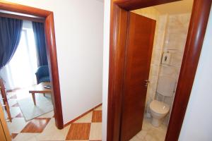 One-Bedroom Apartment with Terrace and Partial Sea View (6 Adults) room in Guesthouse Villa Gaga