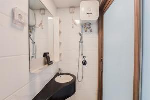 Nice and Comfy Studio Apartment at Sky House BSD By Travelio