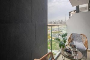 Frank Porter - Azizi Riviera 1