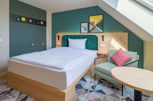Queen Room with Kitchenette room in NH Stuttgart Sindelfingen