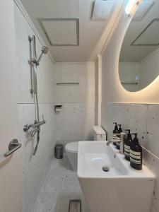 HAI GIƯỜNG ĐƠN (Twin)