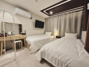 HAI GIƯỜNG ĐƠN (Twin)