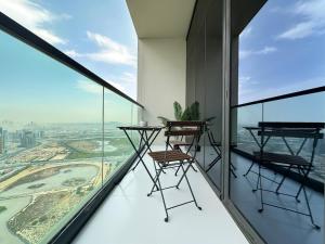Trophy-Twilight Edge Studio 55th Floor W Lush Lagoon Pool