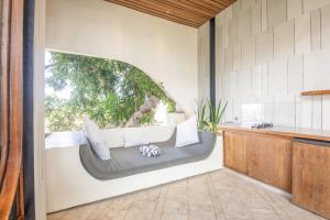 Modern 1-BR Loft with Art Deco Style & Shared Pool