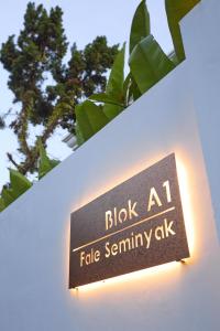 Fale Seminyak - Brand New Modern Luxury 5BR Villa in Seminyak with Private Pool, Gym & Massage Room