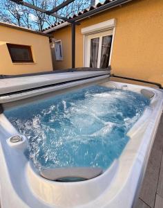 Maison Les Chênes - Jacuzzi - Calme & Idéalement situé - Clim - Salle de Jeux - Parking