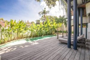 Exquisite 1-BR Loft Art Deco Charm Shared pool