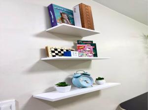 Cozy Studio with Balcony and Pool View