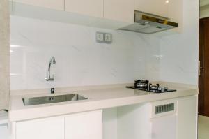 Nice and Comfy Studio at Sky House BSD Apartment By Travelio