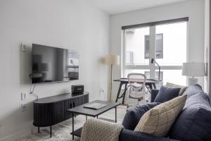 Blueground San Pedro wd nr USS Iowa LAX-1317