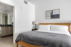 Blueground San Pedro wd nr USS Iowa LAX-1317