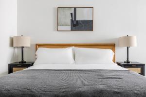 Blueground San Pedro wd nr USS Iowa LAX-1317