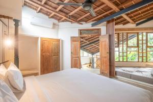 Contemporary 2-BR Art Deco Villa, 800m to the Beac