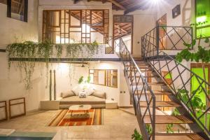 Contemporary 2-BR Art Deco Villa, 800m to the Beac