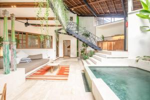 Contemporary 2-BR Art Deco Villa, 800m to the Beac