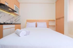 Nice and Comfy Studio at Green Pramuka City Apartment By Travelio