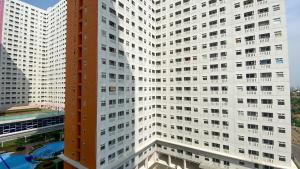 Cozy Stay Studio at Green Pramuka City Apartment By Travelio