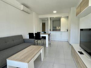 Apartment for 6 people near sand beach