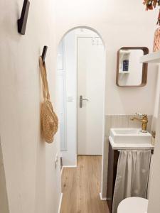 Beautiful Studio close Place de la Comédie in city center