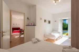 JOIVY Sunny Family Flat with Private Garden & Parking