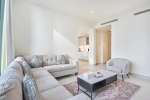STAY BY LATINEM Luxury 1BR Holiday Home CVG 710 Near Burj Khalifa