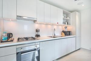 STAY BY LATINEM Luxury 1BR Holiday Home CVG 710 Near Burj Khalifa