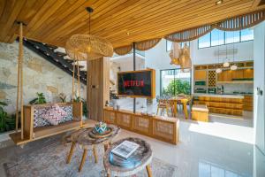 Villa Arunika - Stylish tropical 2BR Villa close to Nyanyi beach!