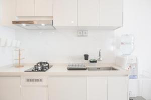 Homey and High Floor 2BR at Sky House BSD Apartment By Travelio