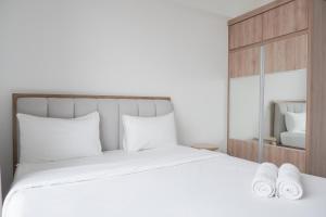 Homey and High Floor 2BR at Sky House BSD Apartment By Travelio